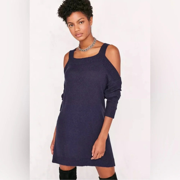 URBAN OUTFITTERS BDG Cold Shoulder Dolman
Sweater‎ Mini Dress NWT Medium - Picture 1 of 16